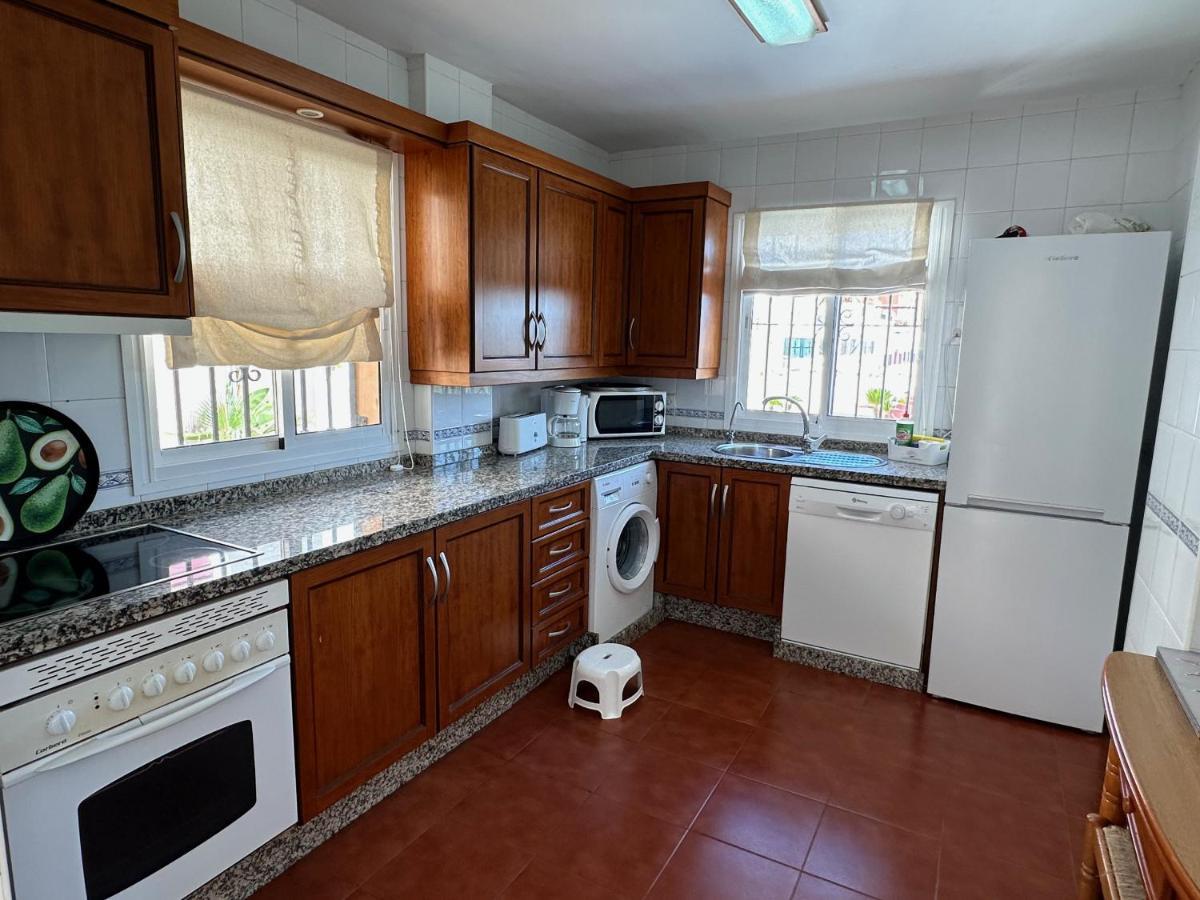Spacious Family Villa Aljamar 8A Нерха Екстериор снимка